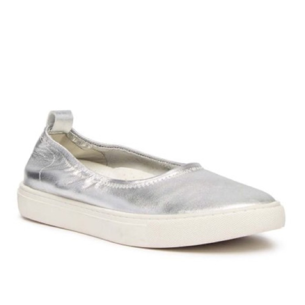 Kenneth Cole Kam ballet sneaker flats silver NEW